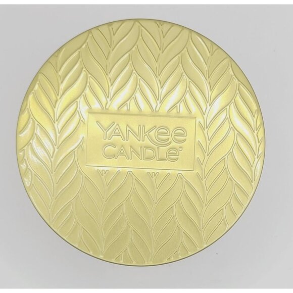 Yankee Candle Sparkling Cinnamon 3-Wick 18oz Scented Jar Candle With Gold Lid - Picture 4 of 8